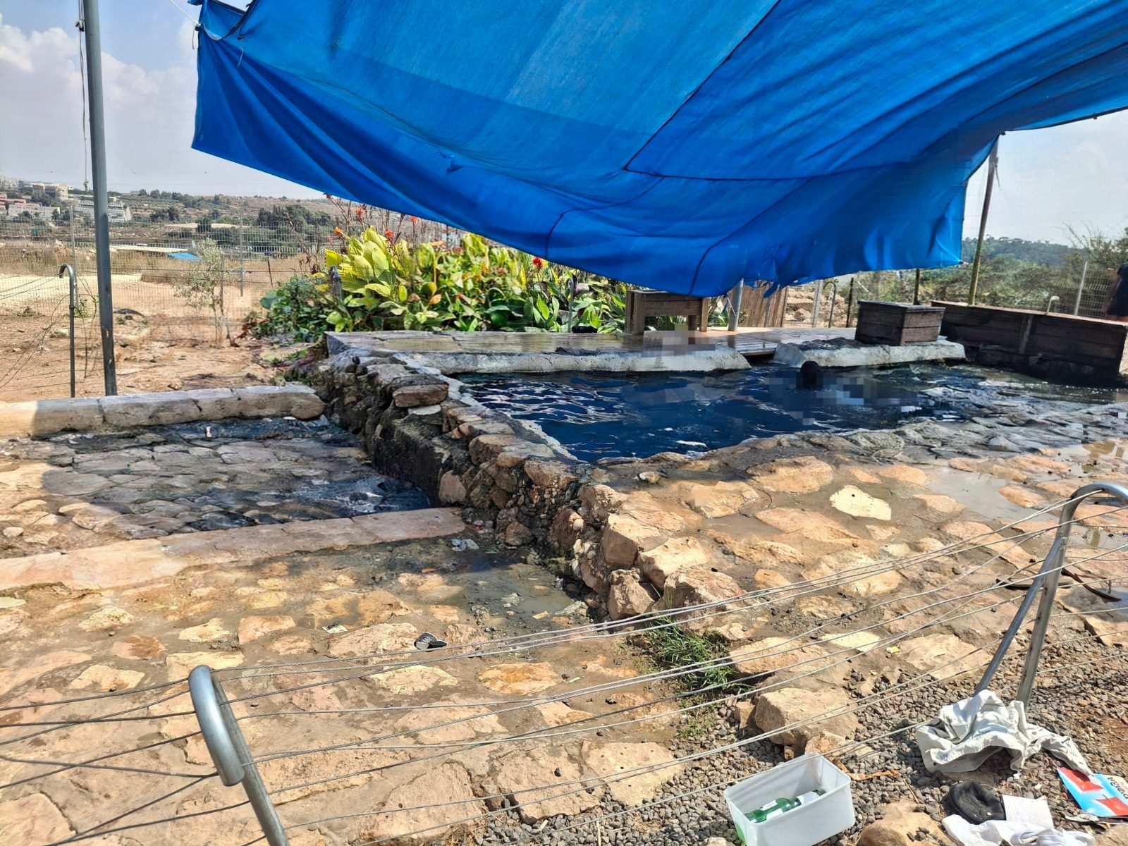 בריכת הגבורה, מעיין יונתן, מרכז